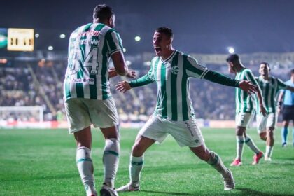Corre al baño, vuelve al partido y anota el gol del triunfo