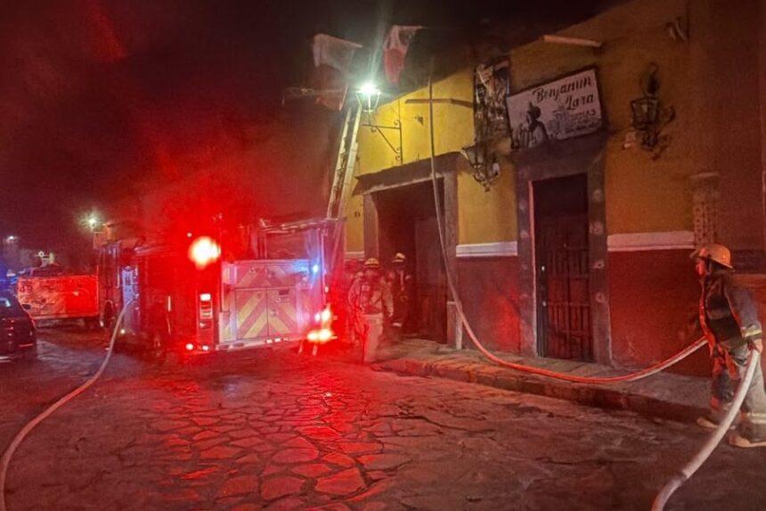 Cortocircuito provoca incendio en bar La Ingrata, en San Miguel de Allende
