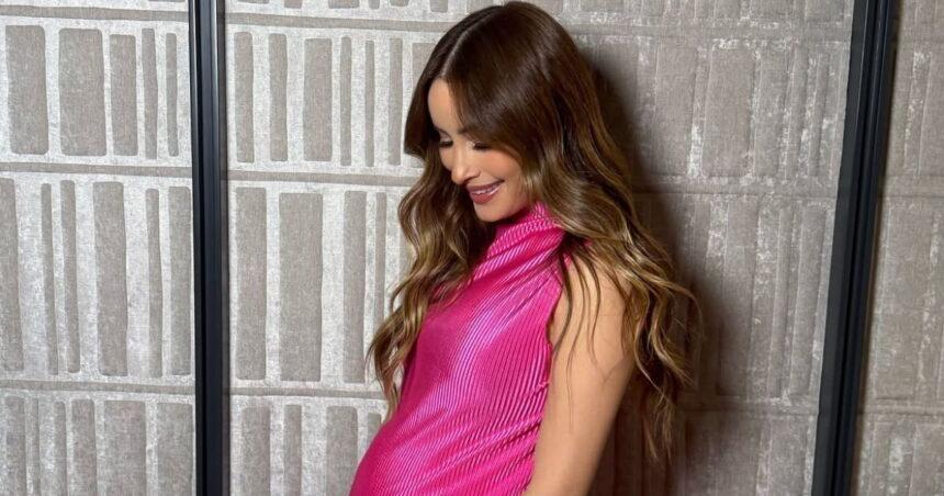 Cynthia Rodríguez muestra su embarazo y Carlos Rivera sorprende con su reacción