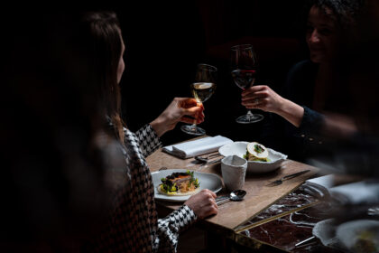 Dans le Noir: la cena a ciegas que transforma tu experiencia gastronómica