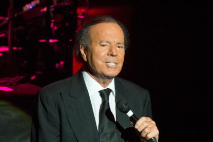 Demandantes de Julio Iglesias piden tramitar nueva denuncia ante la justicia española