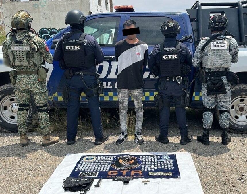 detienen a persona armada y aseguran mas de 300 dosis Detienen a persona armada y aseguran más de 300 dosis en León