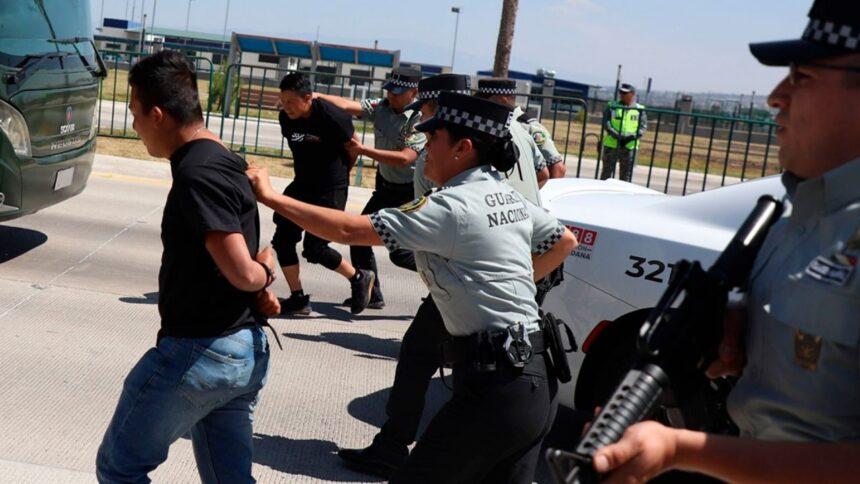 Detienen siete sujetos, liberan tres víctimas y resultan lesionados agentes en Sonora
