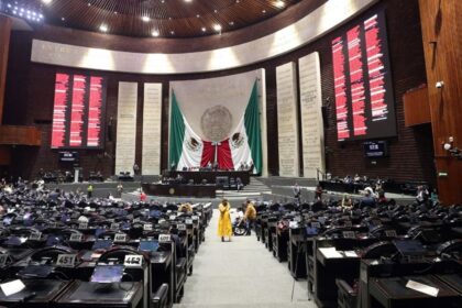 Diputados de la 4T aprueban prohibir doble nacionalidad a presidenciables y candidatos a gubernaturas
