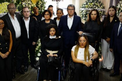 Diputados de Morena asisten al funeral de Zenyazen Escobar para despedirlo