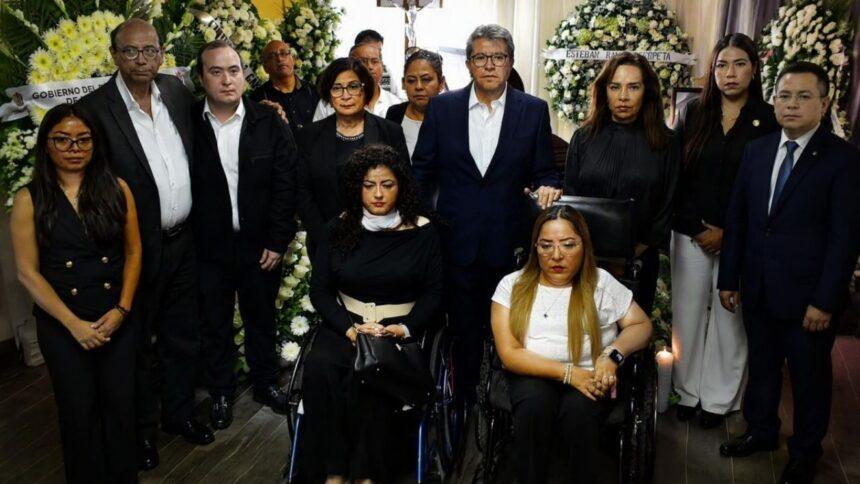 Diputados de Morena asisten al funeral de Zenyazen Escobar para despedirlo