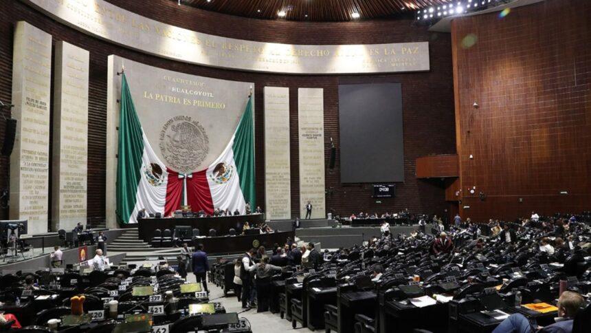 Diputados oficialistas avalan prohibir doble nacionalidad a candidatos presidenciales y estatales