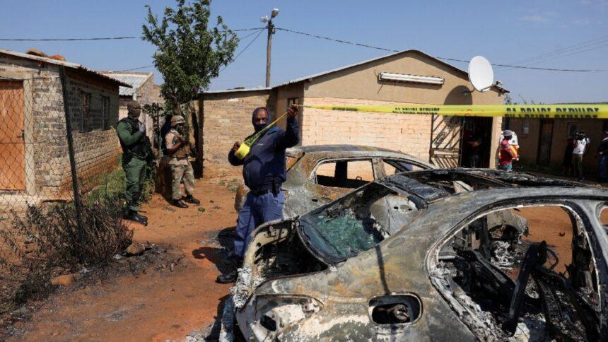 Dos tiroteos masivos dejan al menos 27 muertos en municipios de Sudáfrica