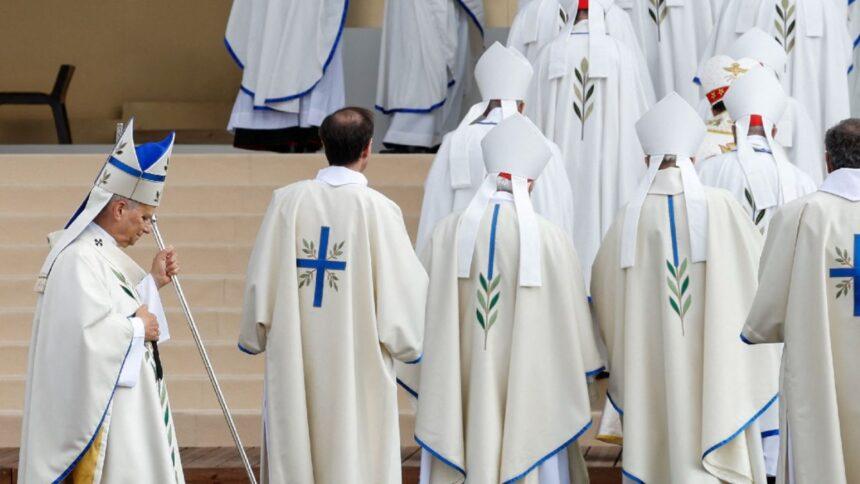 El papa León XIV oficia misa ante 700 mil fieles en París