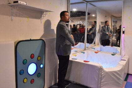 Electrifican el CAM de Abasolo y Job anuncia becas para 35 alumnos
