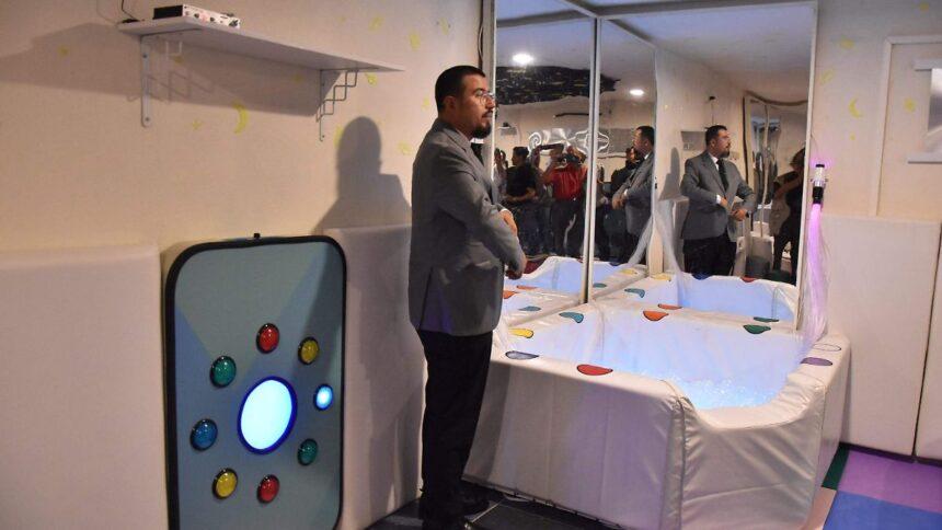 Electrifican el CAM de Abasolo y Job anuncia becas para 35 alumnos