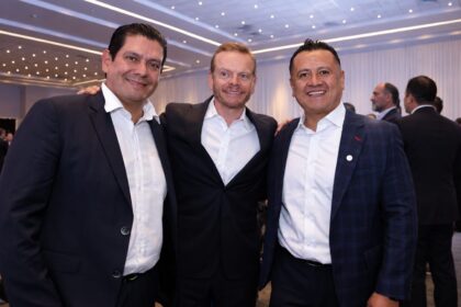 Ernesto Núñez respalda a Carlos Torres Piña y llama a la unidad