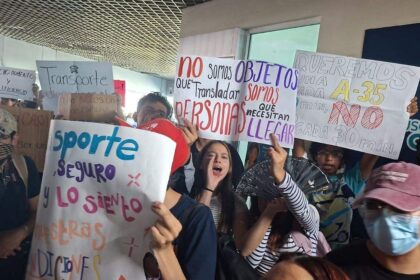 Estudiantes de UG y UTL protestan; León anuncia rutas adicionales de transporte
