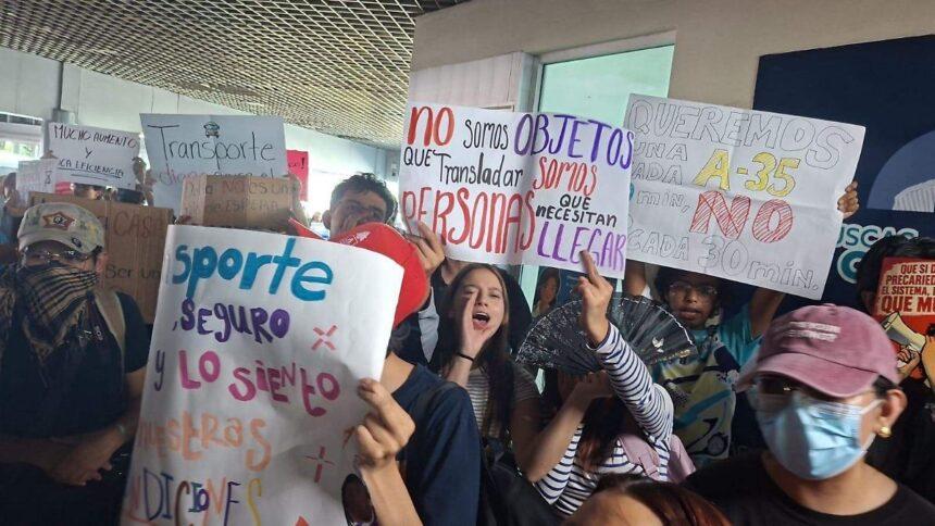 Estudiantes de UG y UTL protestan; León anuncia rutas adicionales de transporte