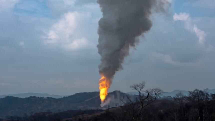 Explota pozo en planta de sal de Jáltipan; tres muertos, un herido
