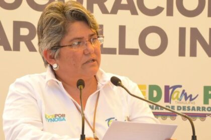 Exsecretaria acusa a Cabeza de Vaca de ordenarle dar contratos a Carmona