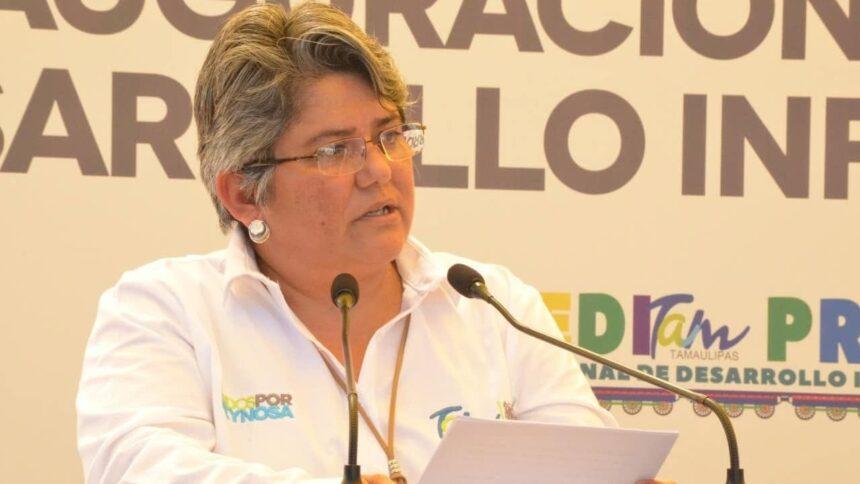 Exsecretaria acusa a Cabeza de Vaca de ordenarle dar contratos a Carmona