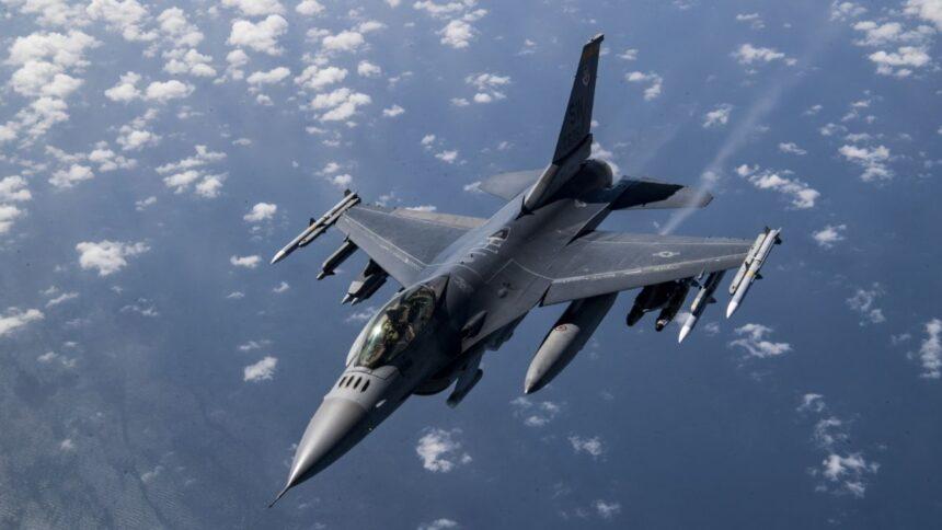 F-16 de EU se estrella en base militar al oeste de Alemania