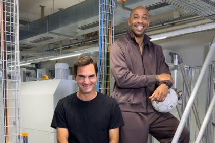 Federer sorprende a Thierry Henry con truco de balón en segundo intento