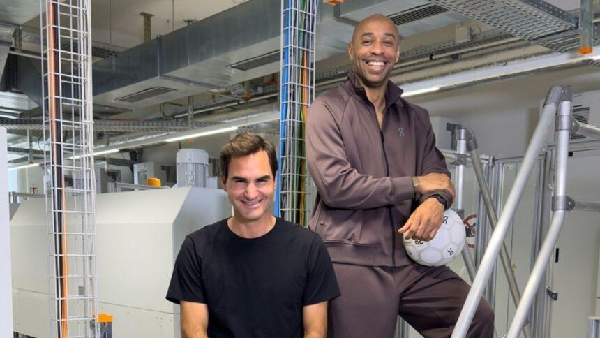 Federer sorprende a Thierry Henry con truco de balón en segundo intento