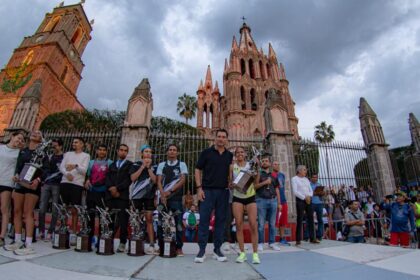 Fernando López y Guadalupe Mendoza ganan la histórica Carrera de la Conspiración
