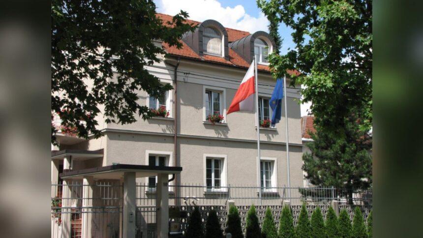 funcionario de embajada polaca en eslovenia cae del tercer piso Funcionario de embajada polaca en Eslovenia cae del tercer piso, crítico