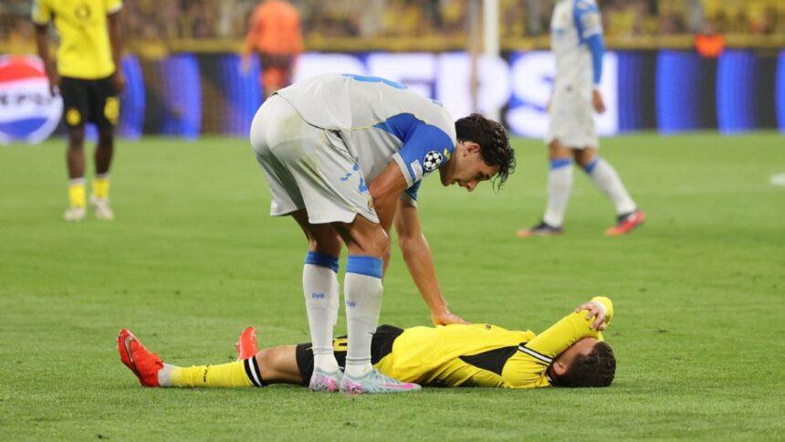Futbolista de 18 años se desvanece en Champions y termina hospitalizado