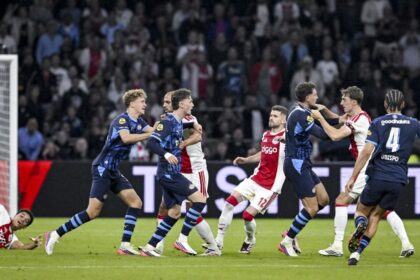 Futbolista del PSV arrolla a rival del Ajax: aplastamiento pulmonar y cervical