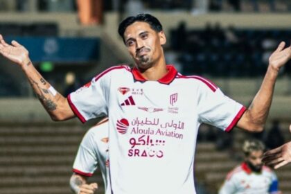 Futbolista presume fichaje en Arabia Saudita para asegurar a sus nietos