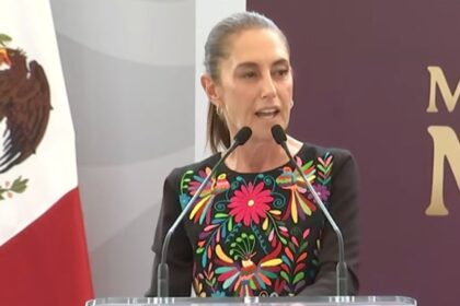 Gobernación atenderá peticiones tras irrupción de normalistas en acto de Sheinbaum