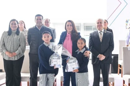 Gobierno del Estado distribuye 230 mil uniformes escolares