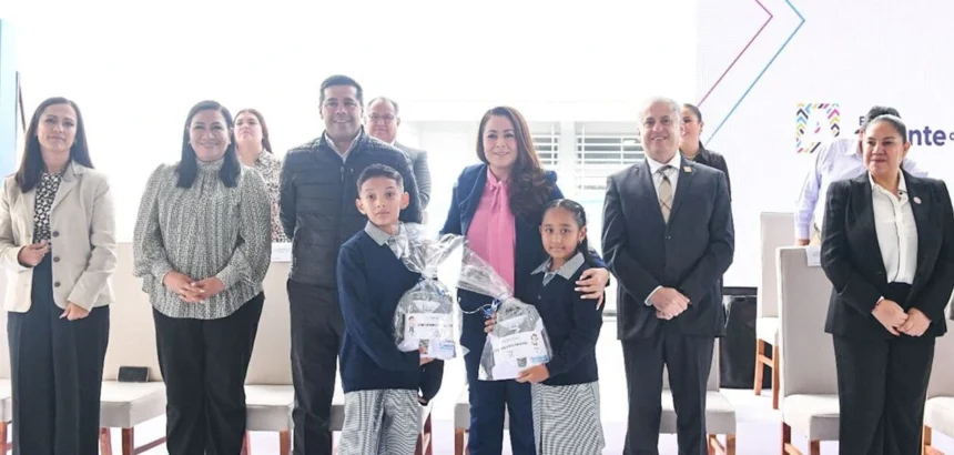 Gobierno del Estado distribuye 230 mil uniformes escolares