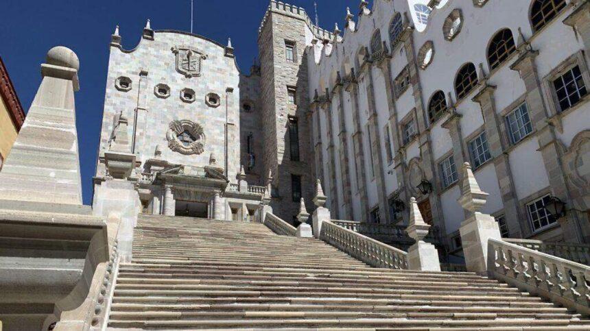 Guanajuato 2026 entrega mil pesos a estudiantes de primaria y secundaria