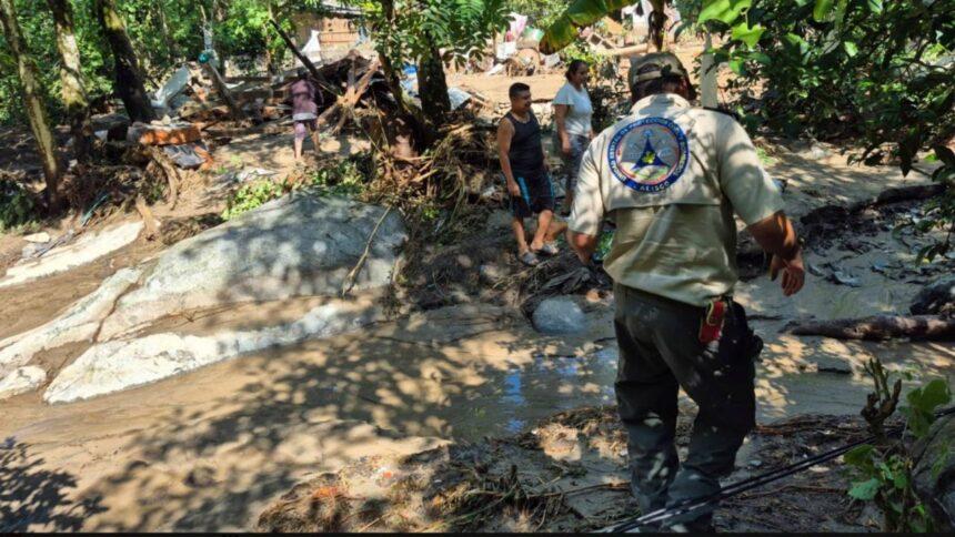 Hallan muertos a dos menores; buscan a tres tras crecida en Jalisco