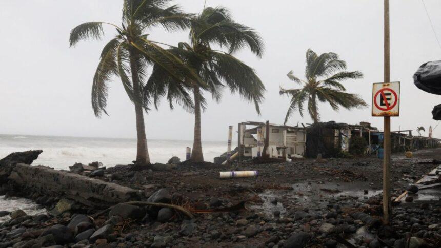 Huracán Polo alcanza categoría 5 y provocará lluvias en seis estados