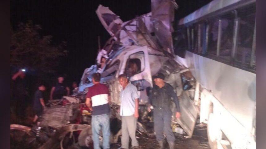 Identifican cuatro víctimas mortales tras accidente carretero en Nayarit