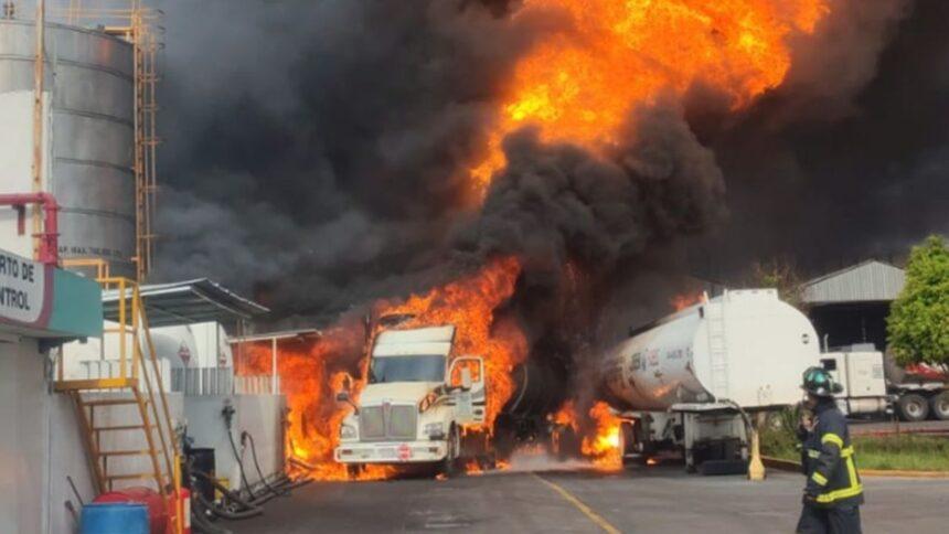 Incendio en empresa química de Tlalnepantla deja cuatro heridos por quemaduras