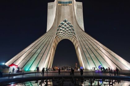 Irán iluminará monumento en Teherán con colores de bandera mexicana
