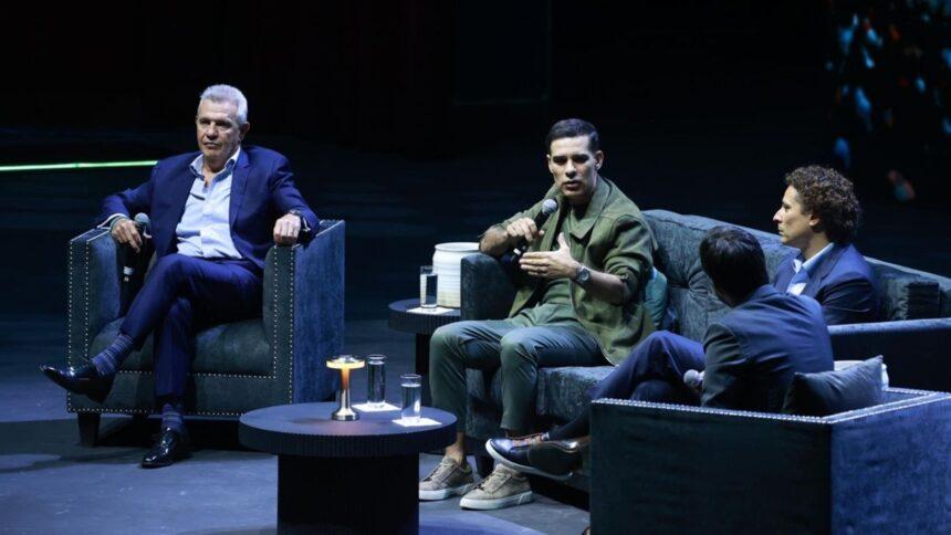 Javier Aguirre, Rafa Márquez y Memo Ochoa, recibidos como héroes en Auditorio Nacional