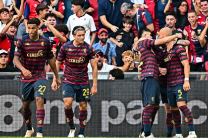 Johan Vásquez anota empate y da primer punto al Genoa; es expulsado