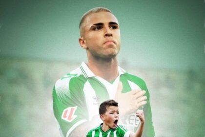 Jugador del Betis llora con su madre al irse tras 15 años