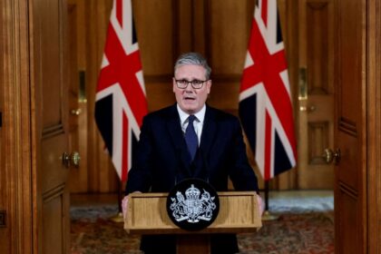Keir Starmer anuncia salida del Parlamento tras renunciar como primer ministro británico