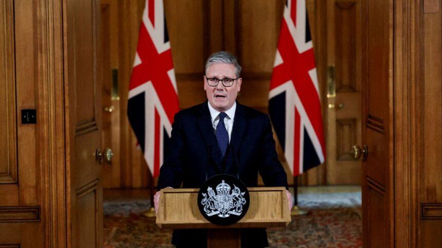 Keir Starmer anuncia salida del Parlamento tras renunciar como primer ministro británico