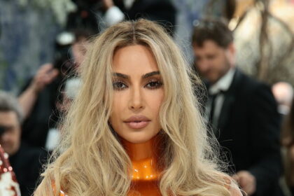 Kim Kardashian recibe un euro diez años después del robo en París