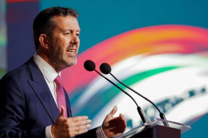 Larry Rubin llama a senadores a rechazar reforma que prohíbe doble nacionalidad
