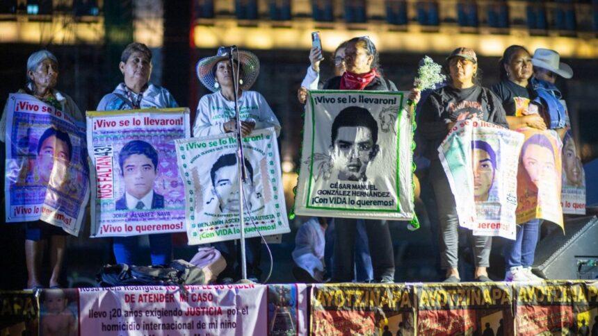 Madres y padres de Ayotzinapa exigen saber quién dio la orden