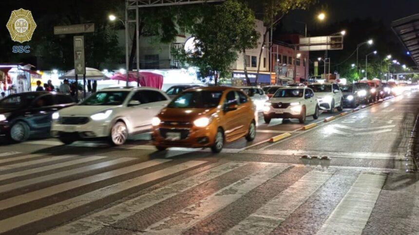 Manifestantes bloquean Viaducto Miguel Alemán y denuncian filtraciones de aguas residuales