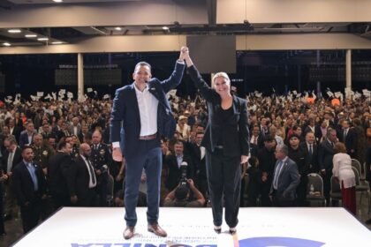 Maru Campos asiste al quinto informe de Gobierno del alcalde de Chihuahua