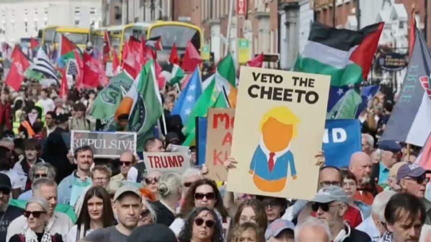 Más de 10 mil personas marchan en Dublín contra visita de Trump