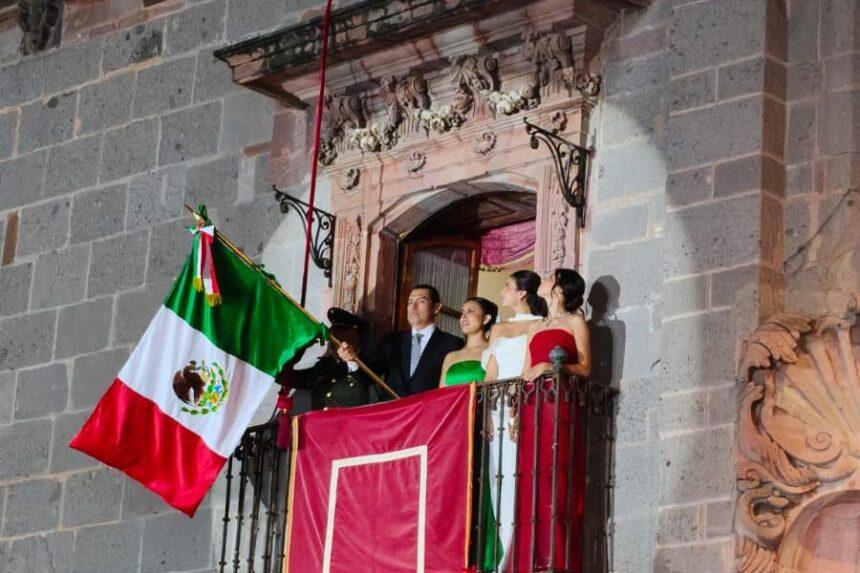 Mauricio Trejo encabeza Grito de Independencia con arenga a niñez y mayores
